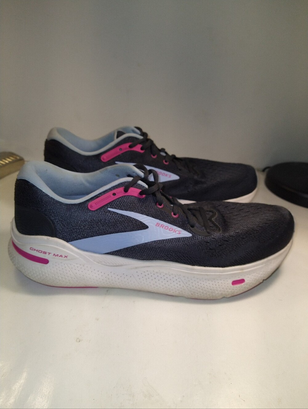 Brooks Ghost Max Running Shoes Sneakers Women's sz 12B.